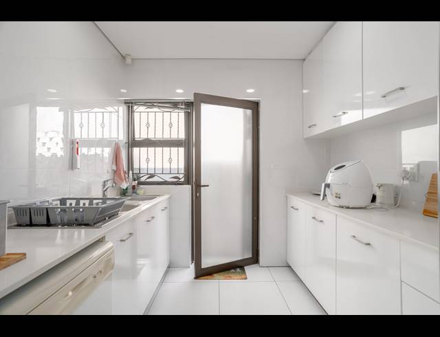 4 BEDROOM DUPLEX FOR SALE IN BEVERLEY HILLS